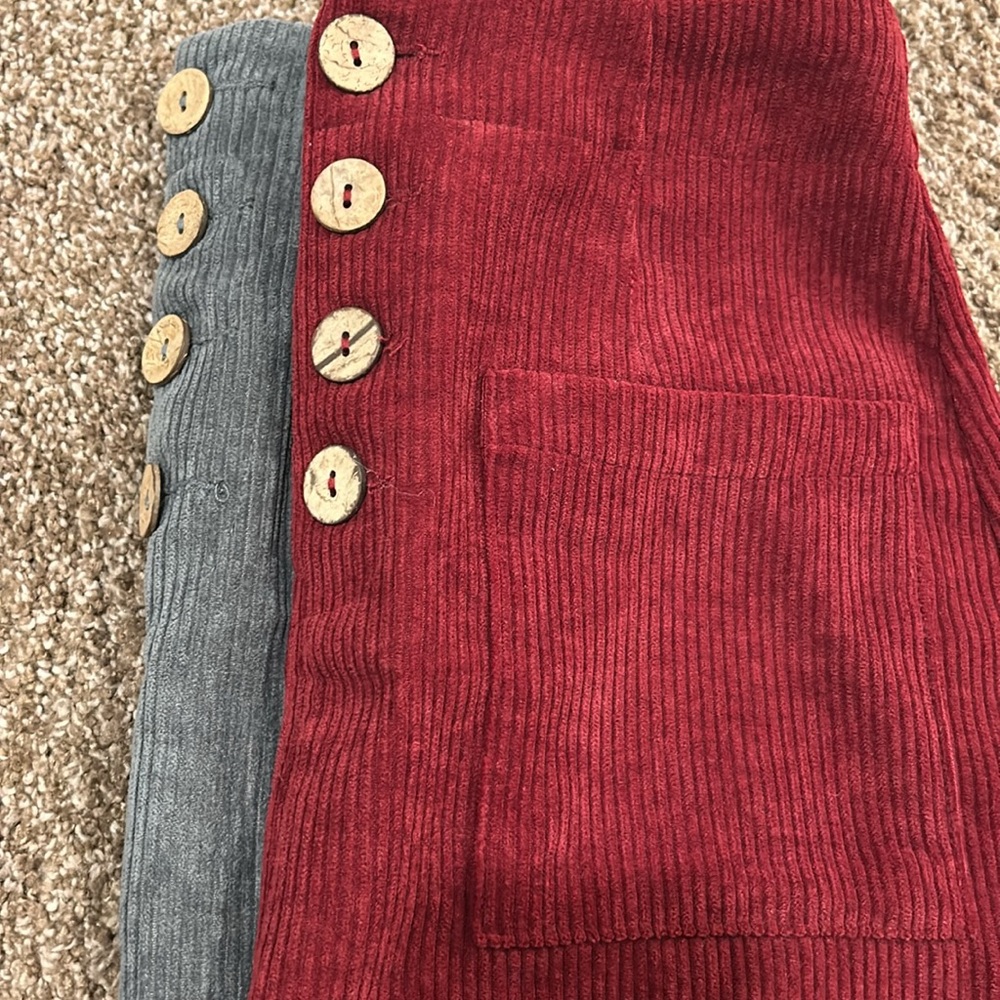 2 Atard State button up skirts
1 is new with tags
BOTH are size small